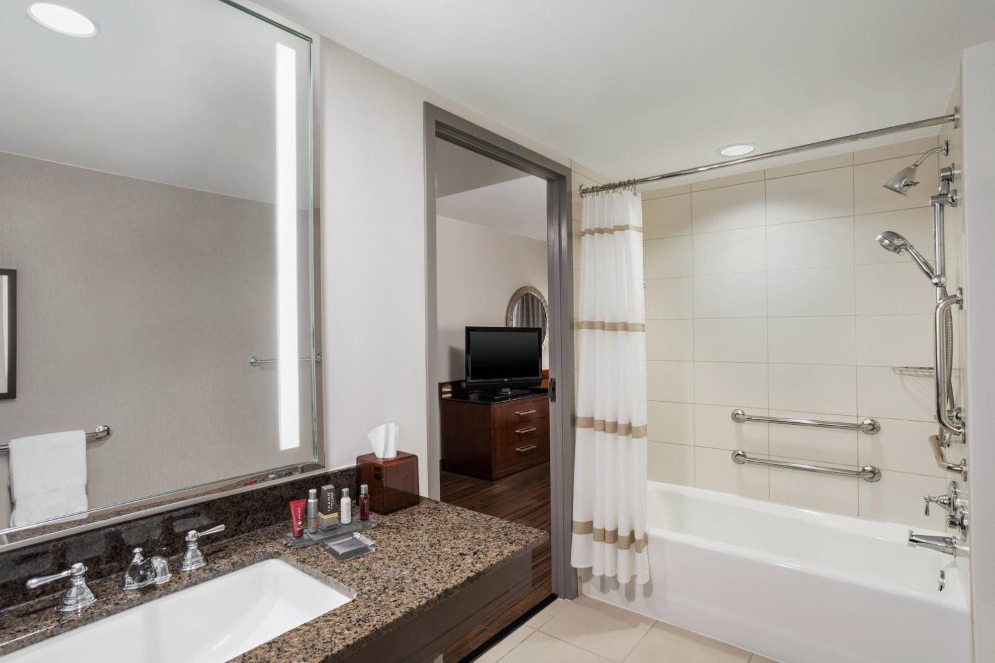 Lancaster Marriott At Penn Square Hotel Buitenkant foto